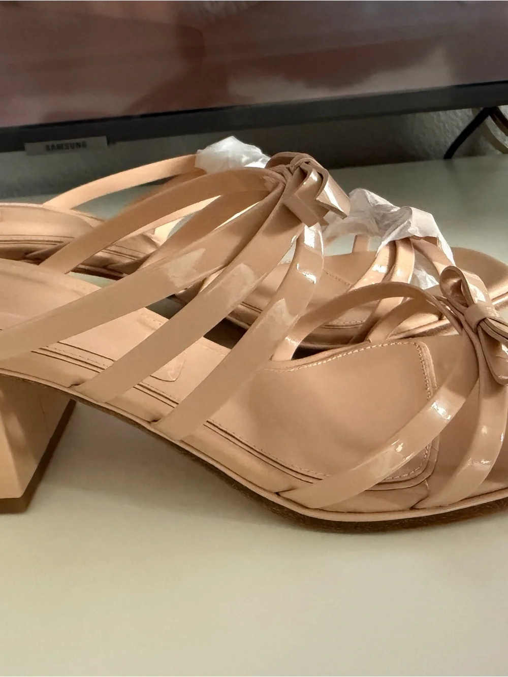 Kate Spade New York Carolina Beige Patent Leather Bow Sandals Size 10B